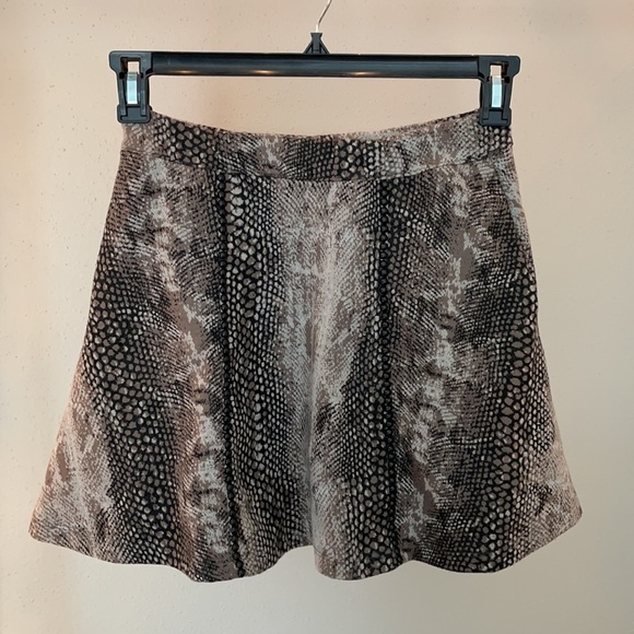 ✨”It has pockets!” Skater Skirt✨ - Picture 3 of 11